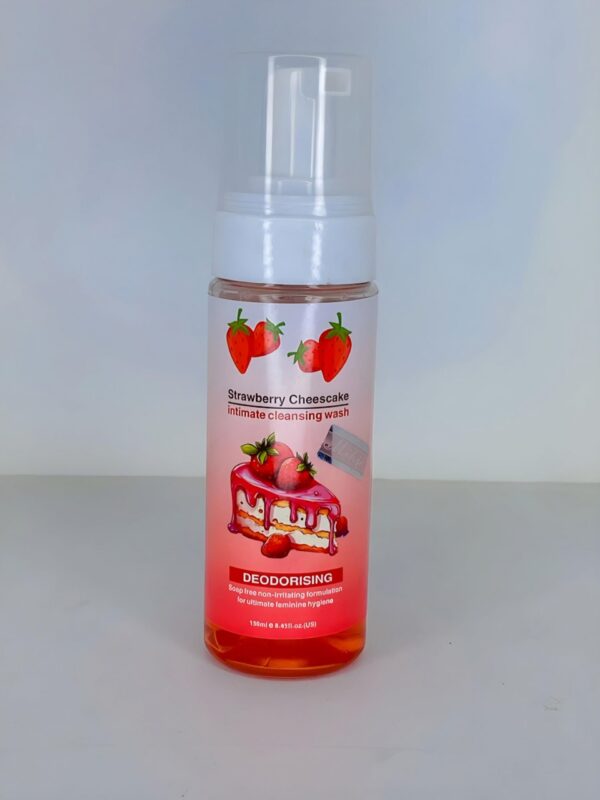 ⁦غسول فوم التشيز كيك للبكيني - Strawberry Cheesecake Intimate Cleansing Wash⁩ - الصورة ⁦3⁩